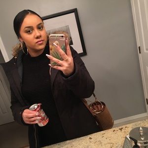 Meet your Posher, Alysha